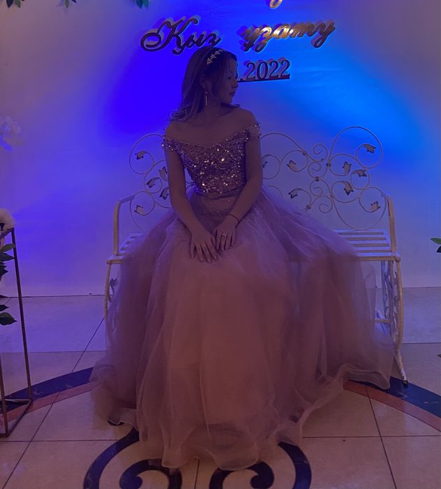 блестящее, нежное платье