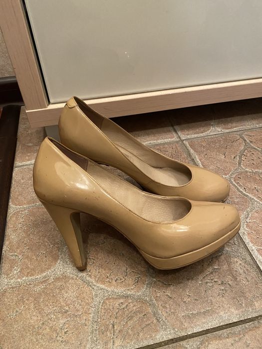 Продам женские туфли размер 37