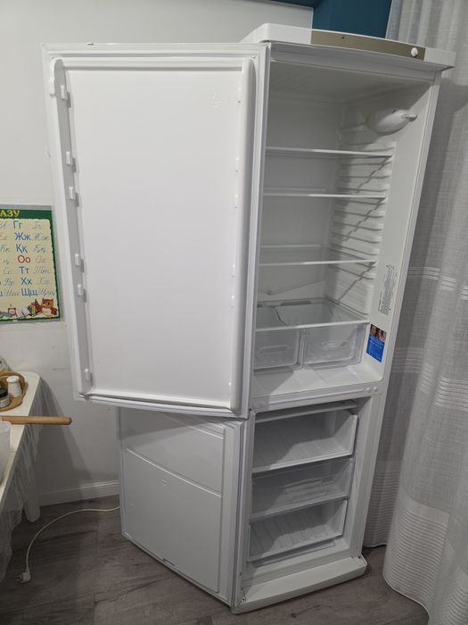 Холодильник б/у Indesit не рабочий