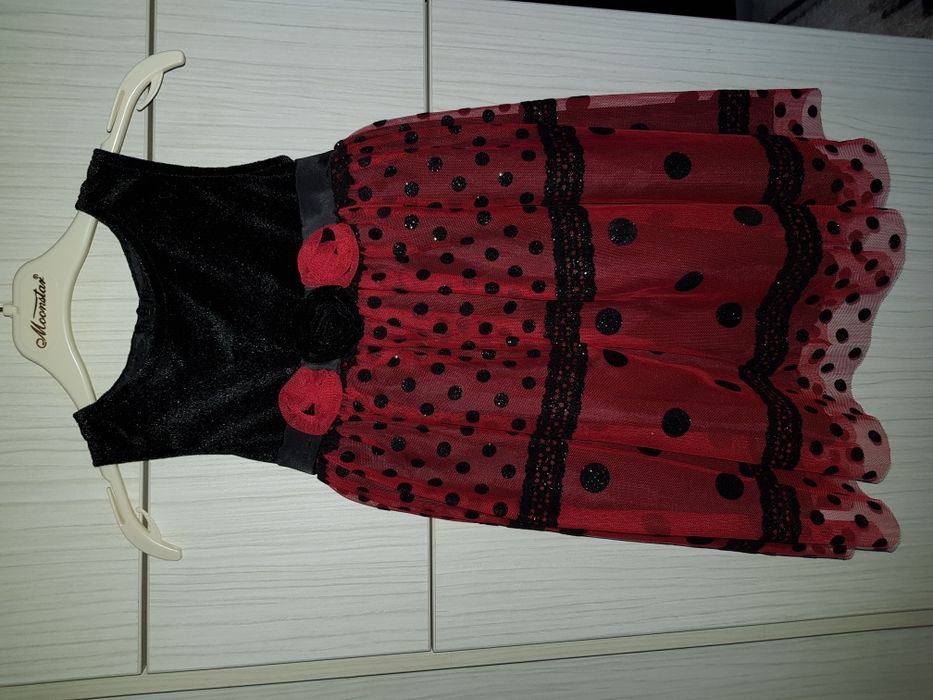 Официални и дълги рокли  с тюл