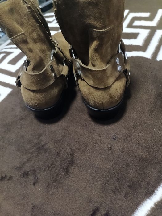 Se vine balenciaga  mărimea 43