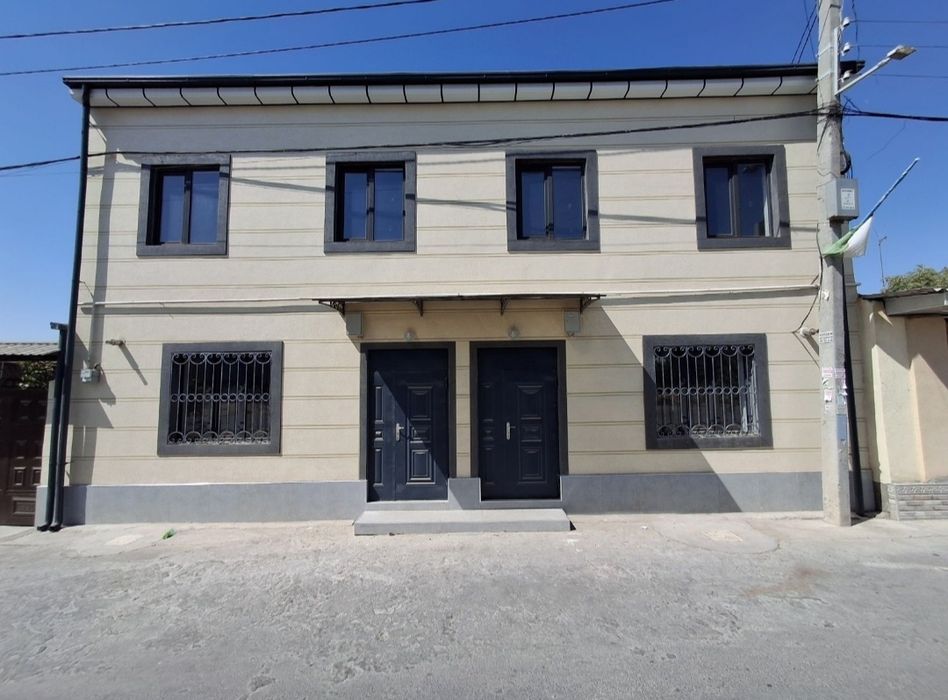 Продаётся 3х комнатные 2 коттеджа недалеко от Рисового базара