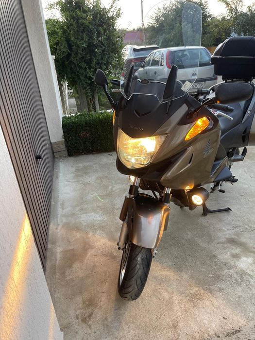 Honda Deauville NT 700 V