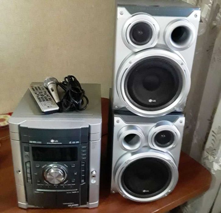 Продаётся Музыкальный центр LG + Микрафон LG