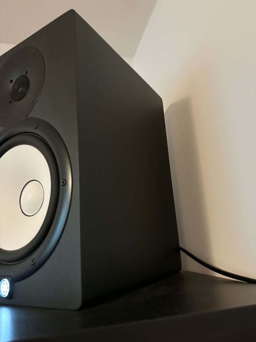 Monitoare de studio Yamaha HS - 8 incluzând suporti de perete