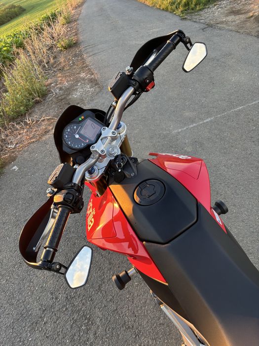 Aprilia Dorsoduro 750