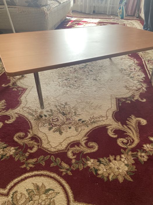 Продам стол, низкий,б/у