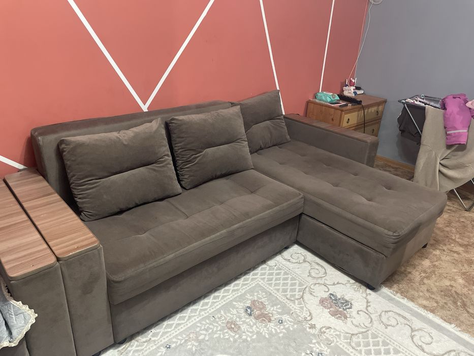 Диван угловой продам