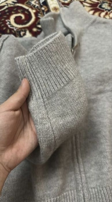 Продам теплую кофту для девушек