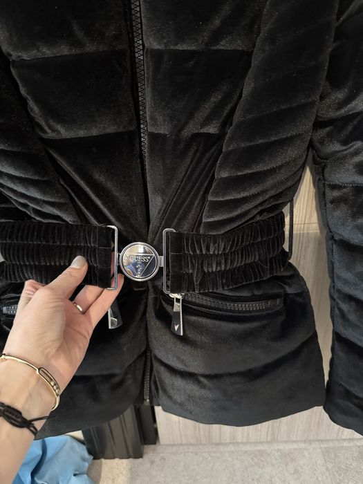 Зимно яке GUESS в черно