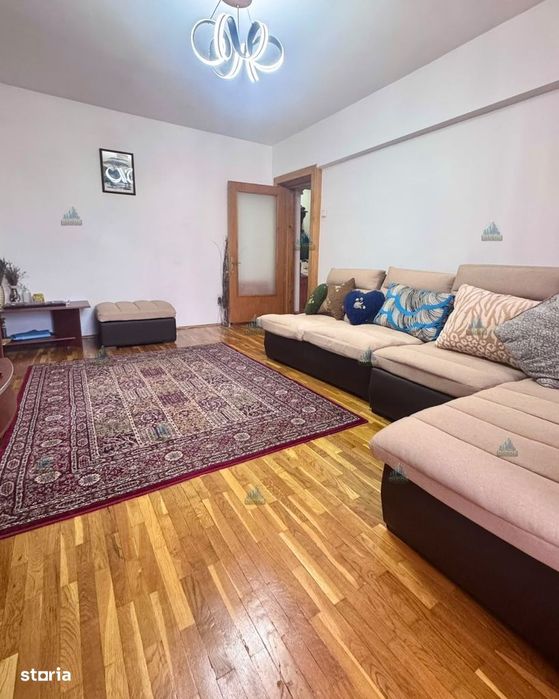 Apartament 3 camere de vânzare – Zona Valah