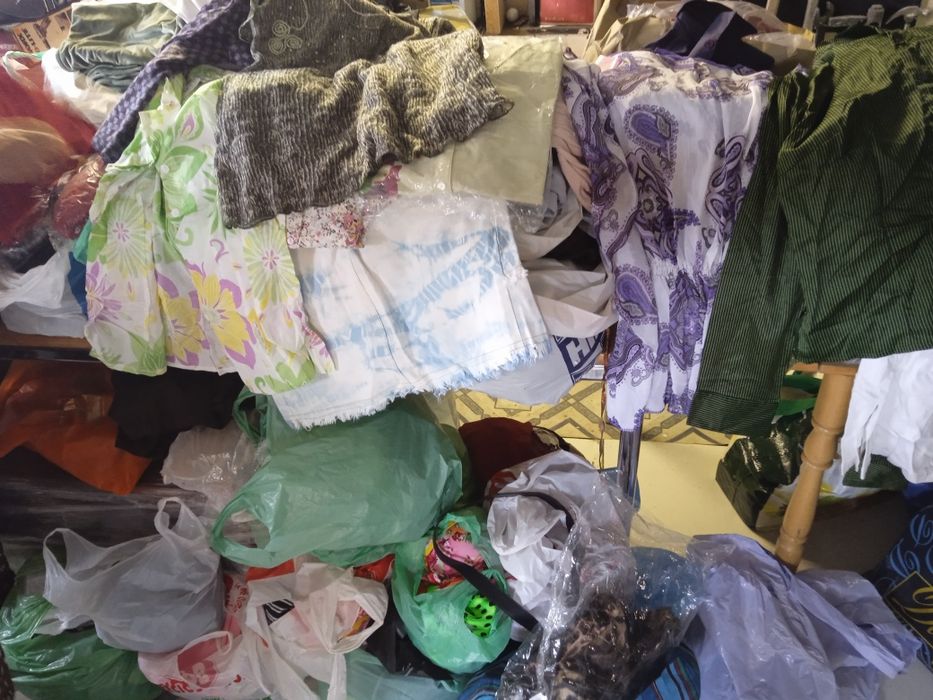 Спешно.Продавам нови дамски дрехи.