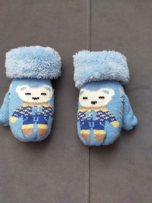 Варежки продам..