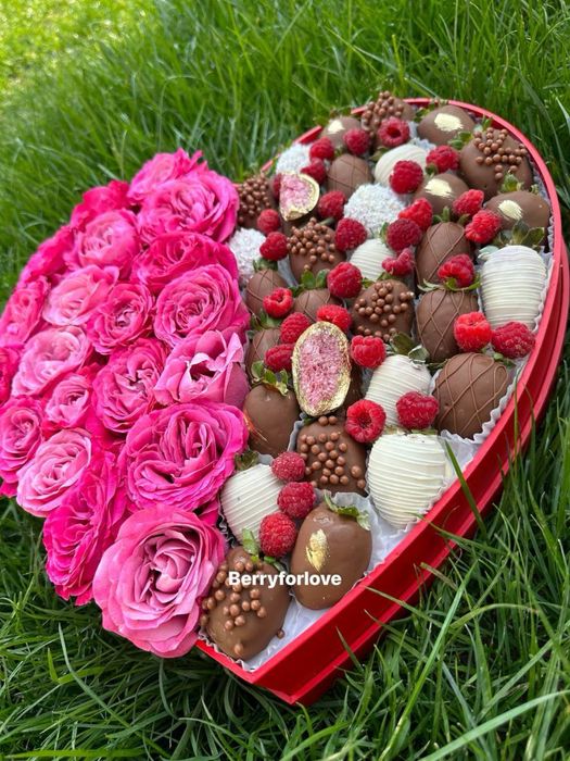 Клубника в шоколаде подарок