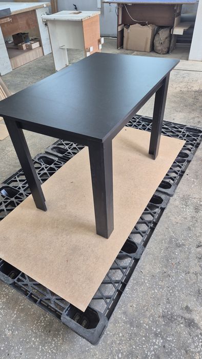 Стол обеденный чёрный