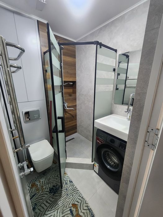 Сдается 2-комнатная квартира переделанная в 3х. Хозяин.Дархан Интелект