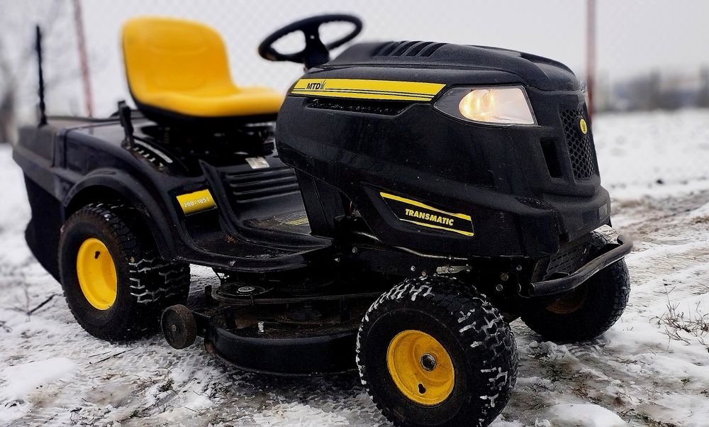 tractoras tuns iarba gazon 2 cilindri 20kw