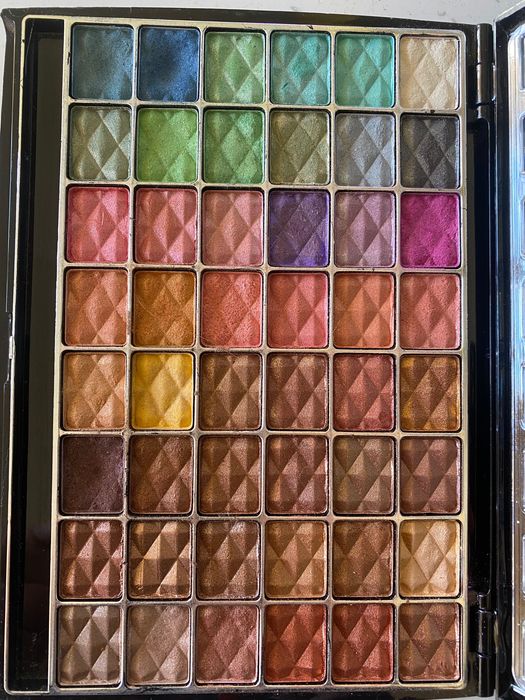 Две палитри сенки за очи Amuse