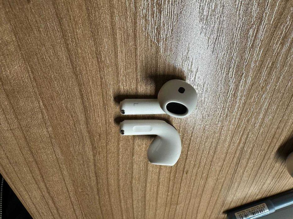 Продаю новые наушники Airpods 4 с шумоизоляцией (оригинал)