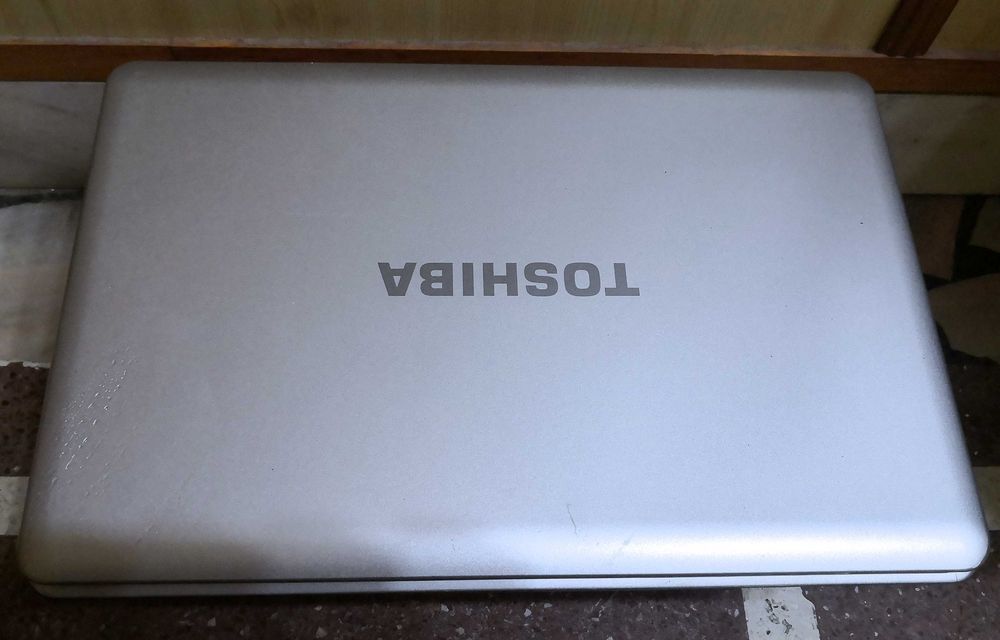 Лаптоп Toshiba за части