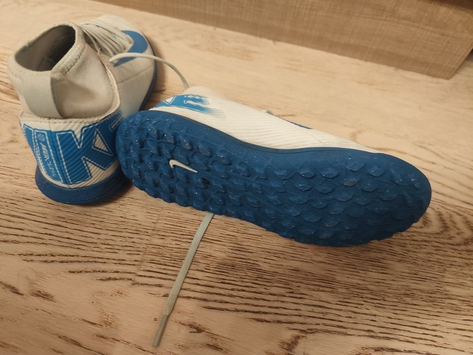 Стоножки Nike  и сникърси Pepe jeans