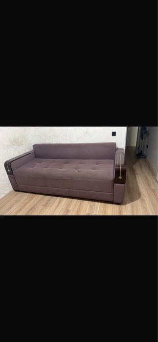 Продам диван в среднем состояний