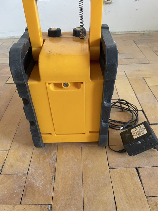 Radio santier  rezistent la praf si socuri