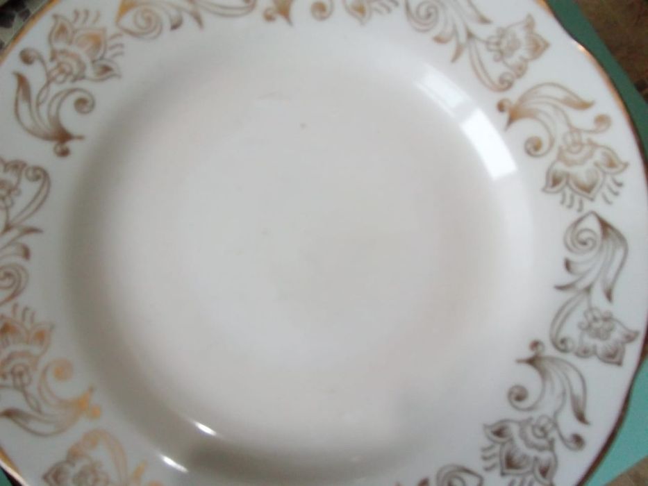 Продам набор тарелок.