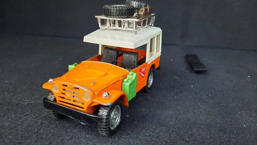 Macheta metalica Fiat campagnola scara 1/25 made în Italy
