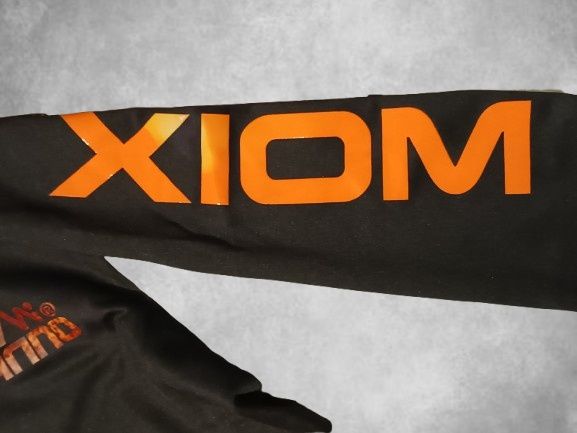 De vânzare Geacă sport XIOM x HANNO, negru cu portocaliu, unisex.