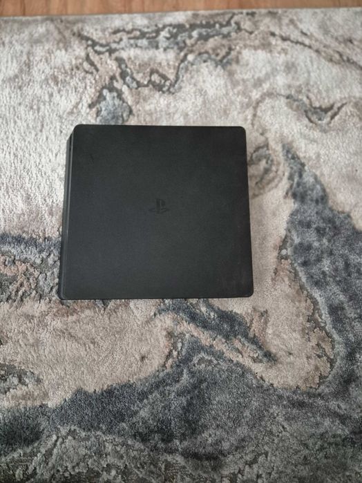 PS4 Slim + 2 контролера + 5 игри (GTA V, RDR2, FIFA 22) Отлично състояние