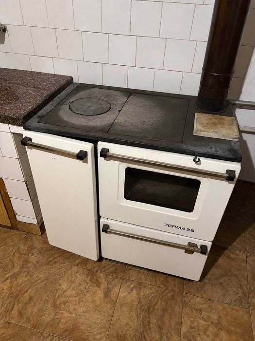 Продавам готварска печка ТЕРМА 28 с водна риза.