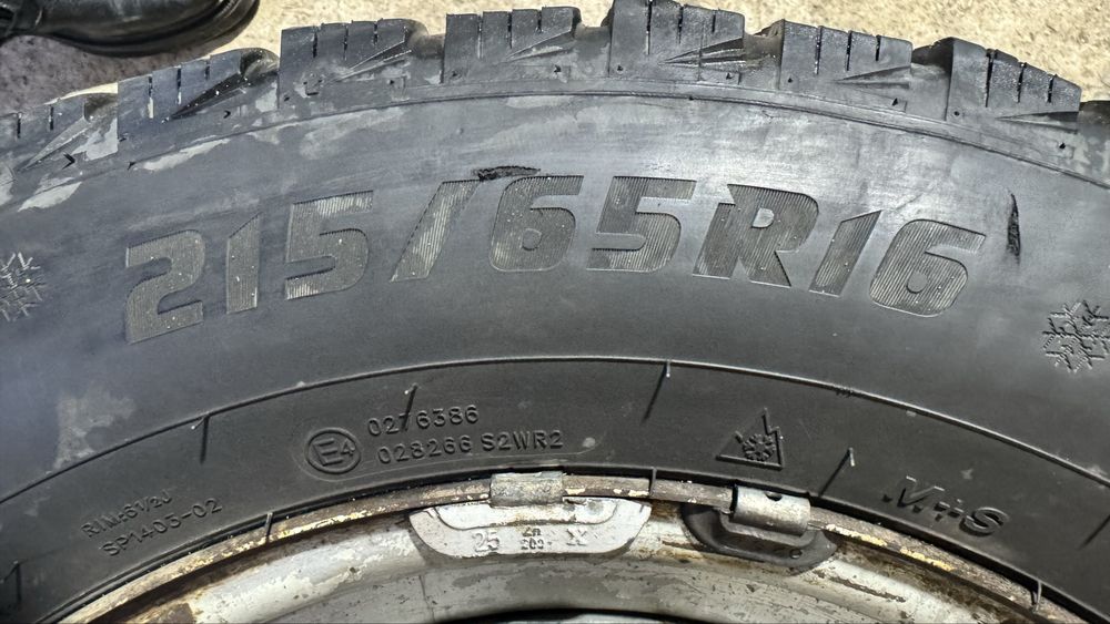 Продам зиние шины с дисками на газель