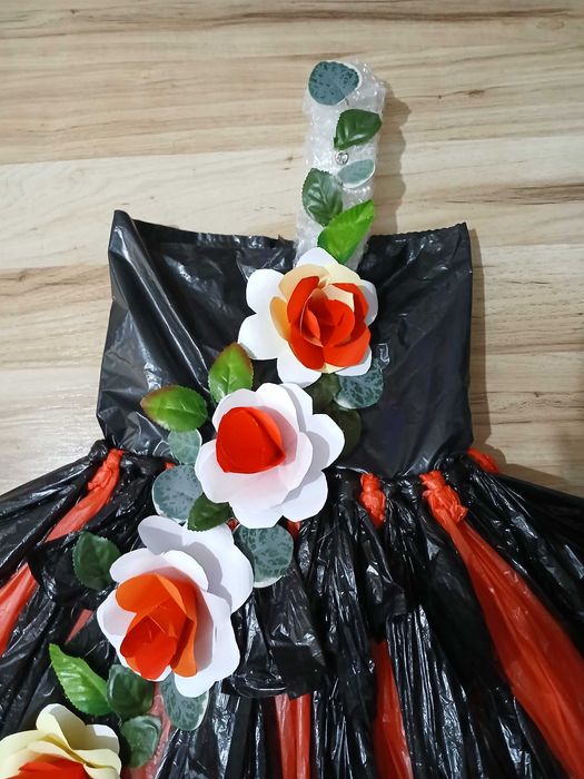 Rochii din materiale reciclabile pt fetita,mar 4-6 ani