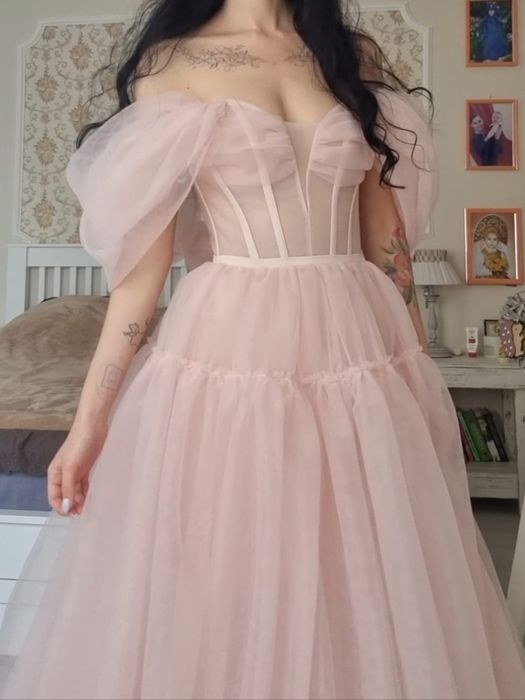 Продаю платье новое