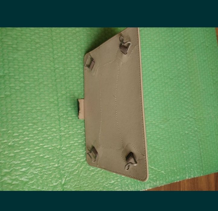 Husă tabletă. Flexibilă, reglabila, retractabilă, sistem suporți regl