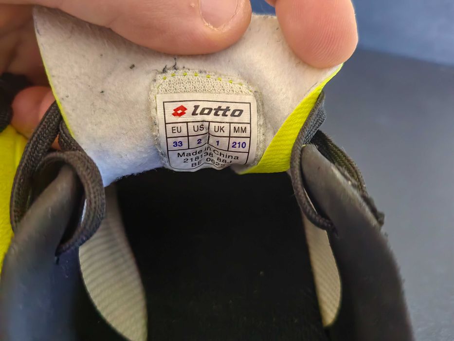 Футболни обувки Lotto