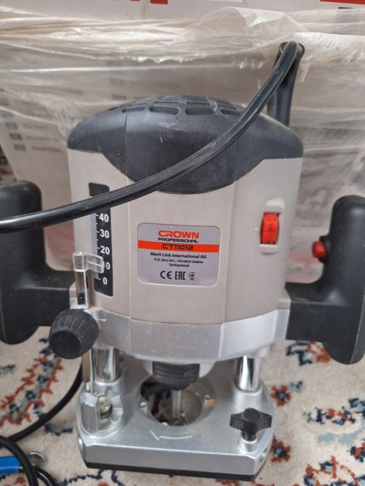 Вертикально фрезная машинка