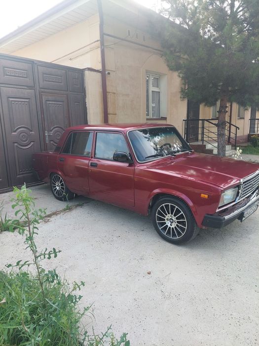 Lada vaz 2107 sotiladi