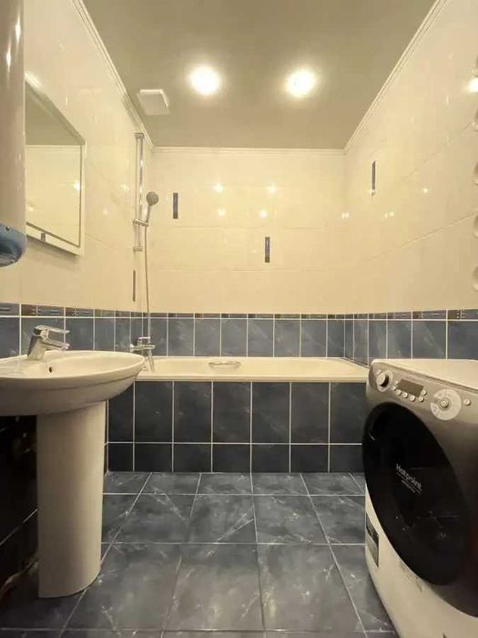 Дава се под наем Тристаен апартамент в София, Зона Б-18 - 100 кв.м за 612 € - Снимка #2