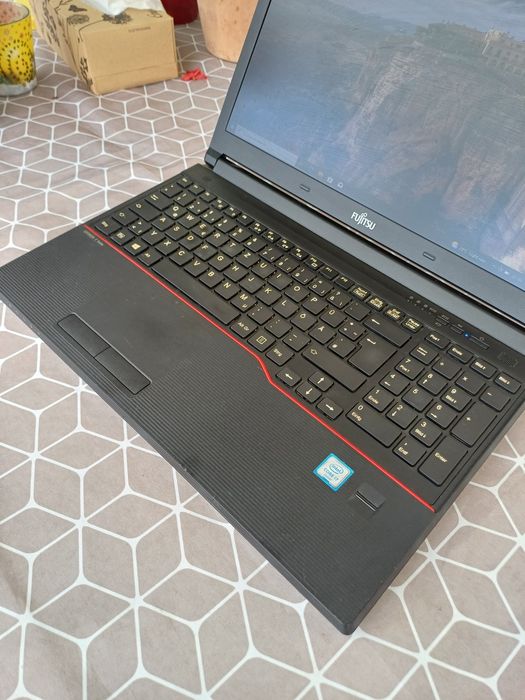 Laptop Fujitsu i7 ssd ddr4