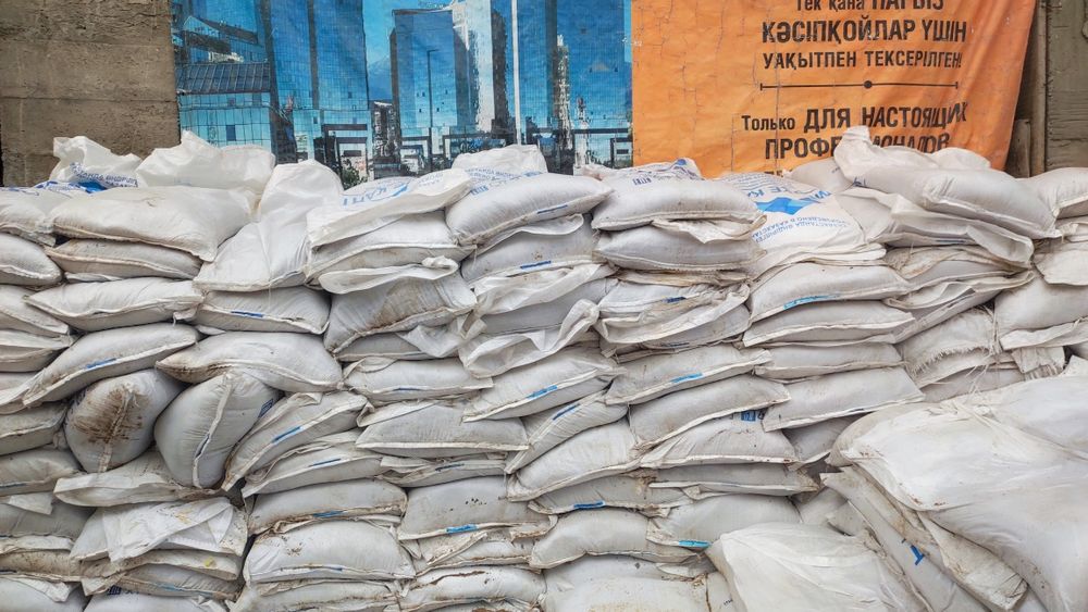 Пески: отсев, мытый, бархан и щебень.