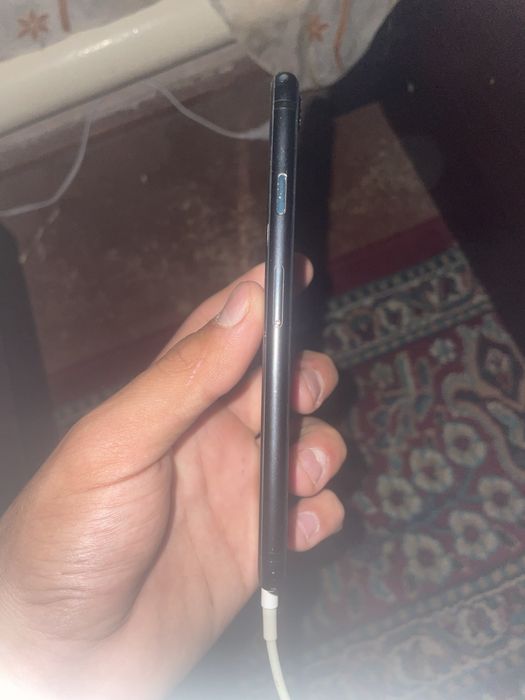 Iphone se 2020 iclout 64 qora