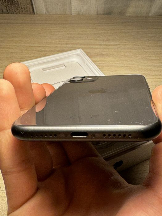 Продам IPhone 11
