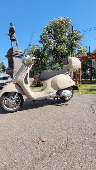 Vespa 310 GTS.       .