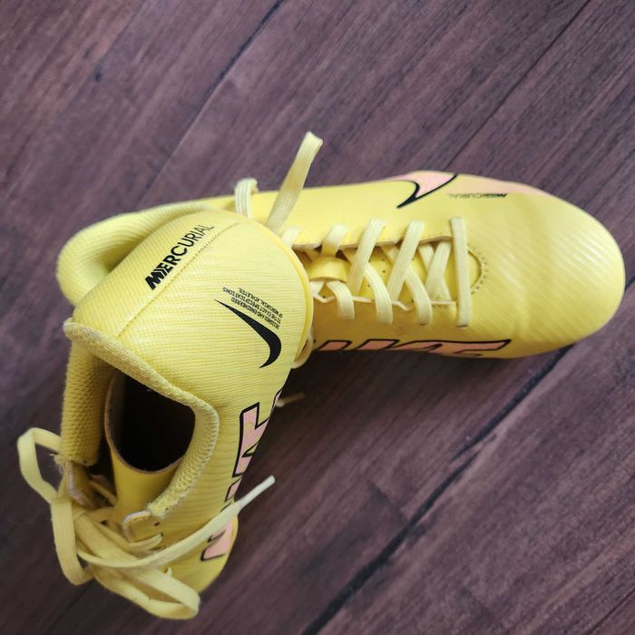 Футболни обувки в добро състояние