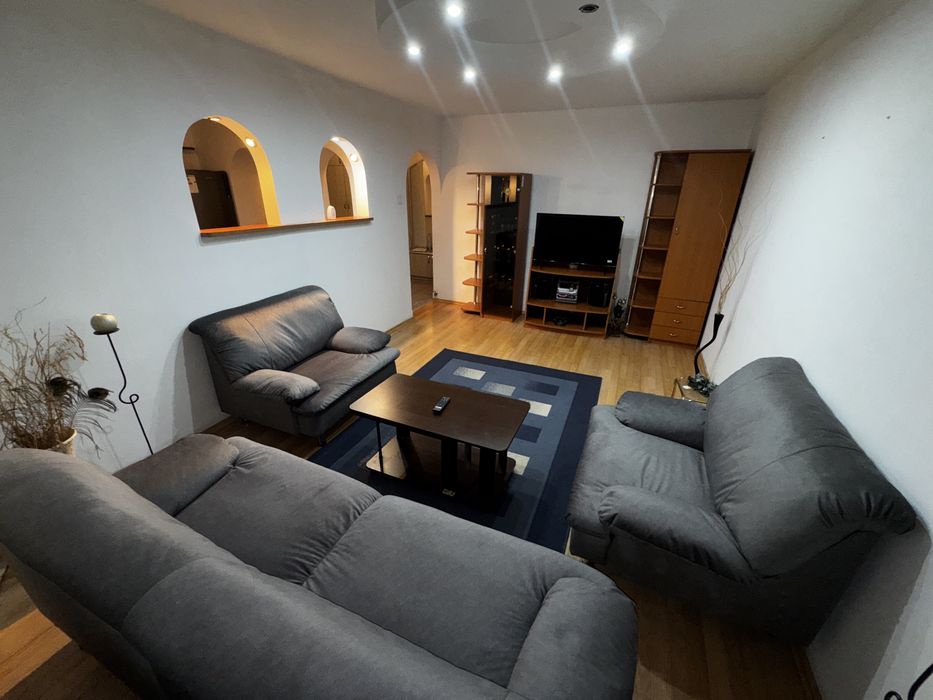 Dau apartament in chirie cu 3 camere, bucatarie, baie, balcon,parcare