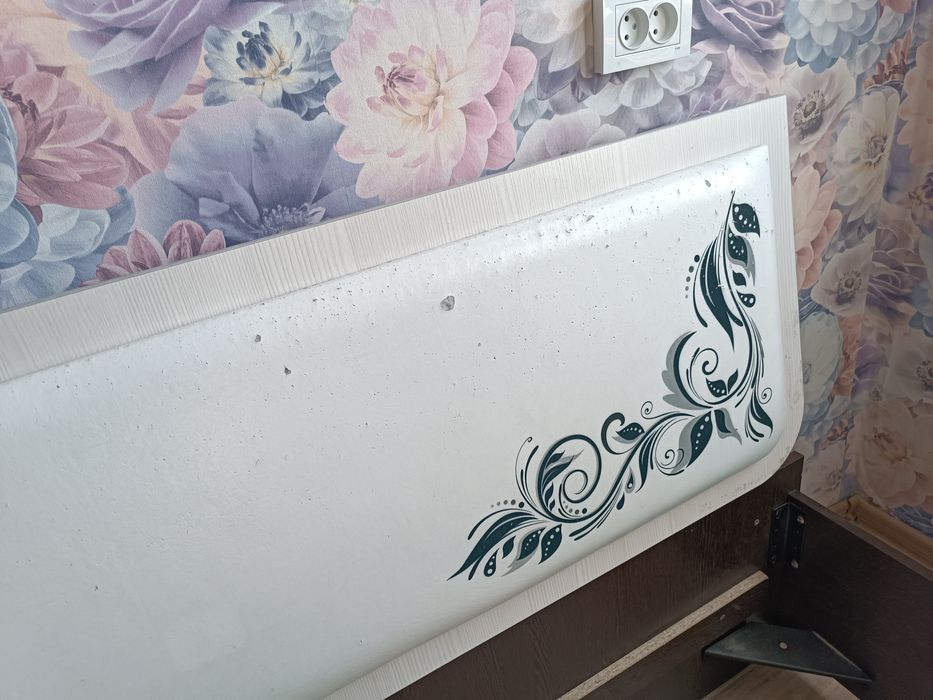 Продам двуспальную кровать б/у