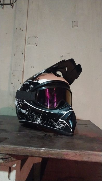 Продам срочно мото шлем кроссовый