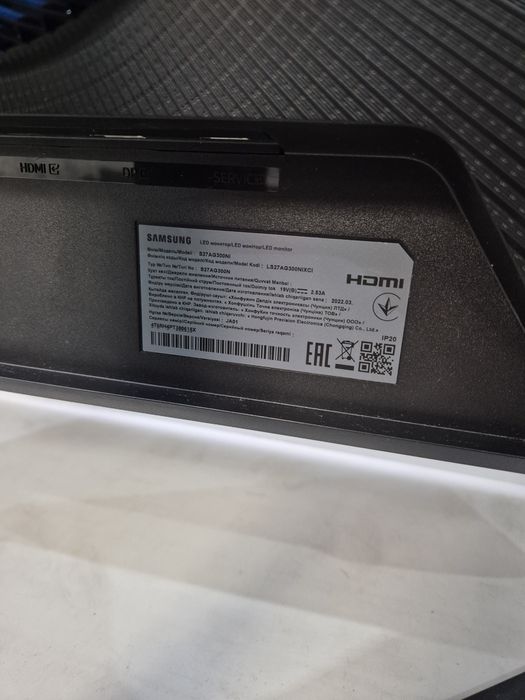 Продам треснутый манитор